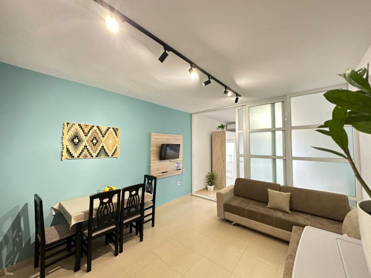 Trea Accomodations - On Private Beach With Sunbed & Umbrella วญอเรอ ภายนอก รูปภาพ