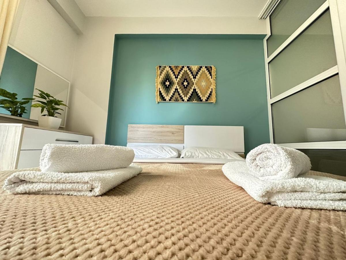 Trea Accomodations - On Private Beach With Sunbed & Umbrella วญอเรอ ภายนอก รูปภาพ
