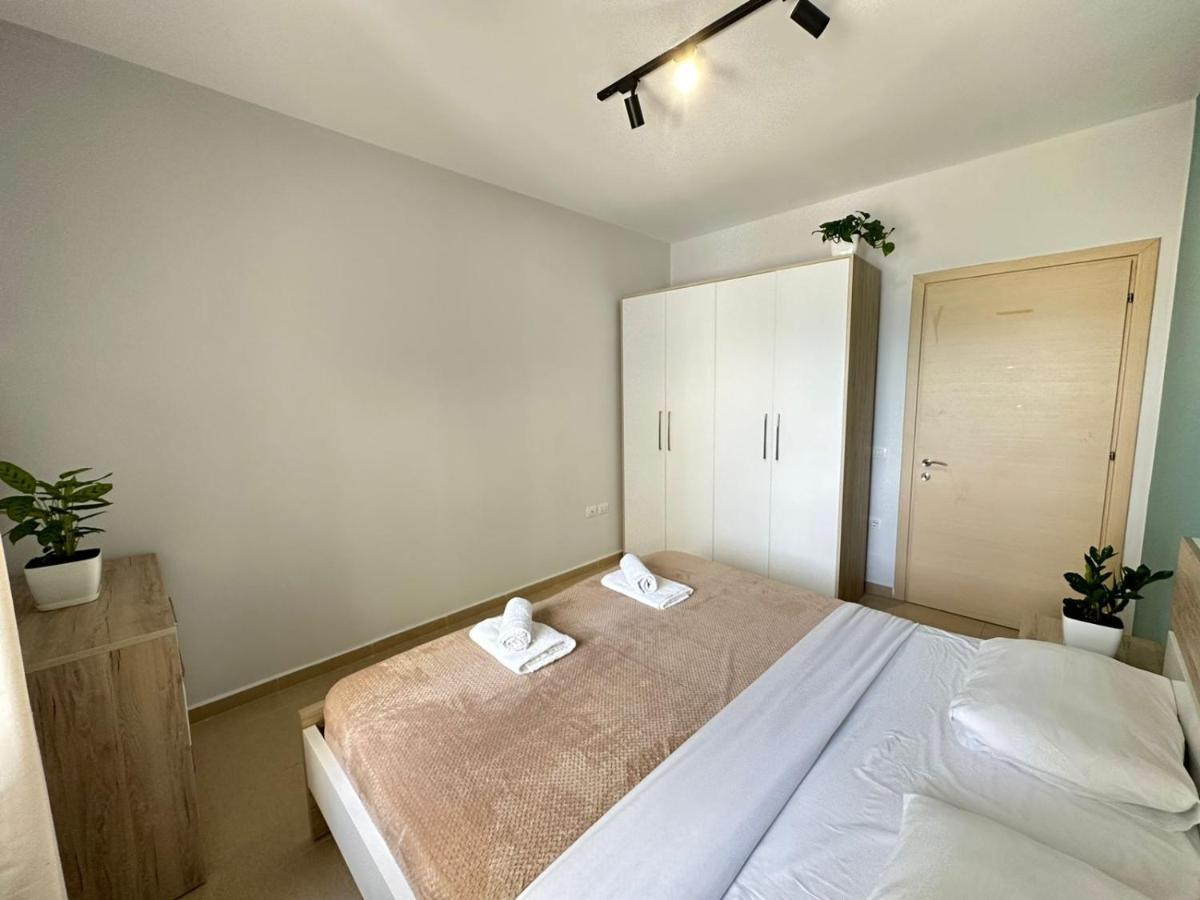 Trea Accomodations - On Private Beach With Sunbed & Umbrella วญอเรอ ภายนอก รูปภาพ
