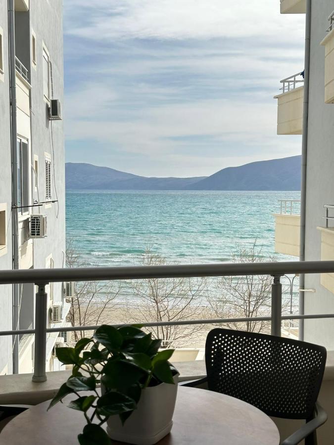 Trea Accomodations - On Private Beach With Sunbed & Umbrella วญอเรอ ภายนอก รูปภาพ