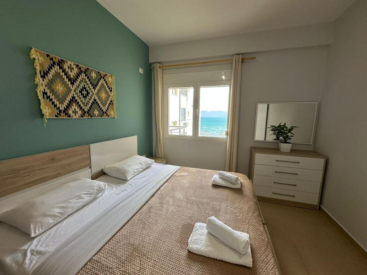 Trea Accomodations - On Private Beach With Sunbed & Umbrella วญอเรอ ภายนอก รูปภาพ