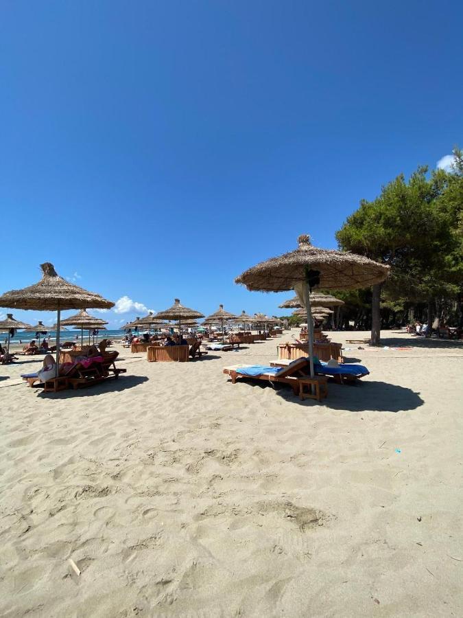 Trea Accomodations - On Private Beach With Sunbed & Umbrella วญอเรอ ภายนอก รูปภาพ